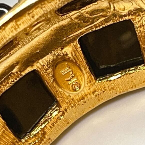 Kenneth Jay Lane Black Enamel Gold Hinged Bangle Bracelet - Picture 4 of 8